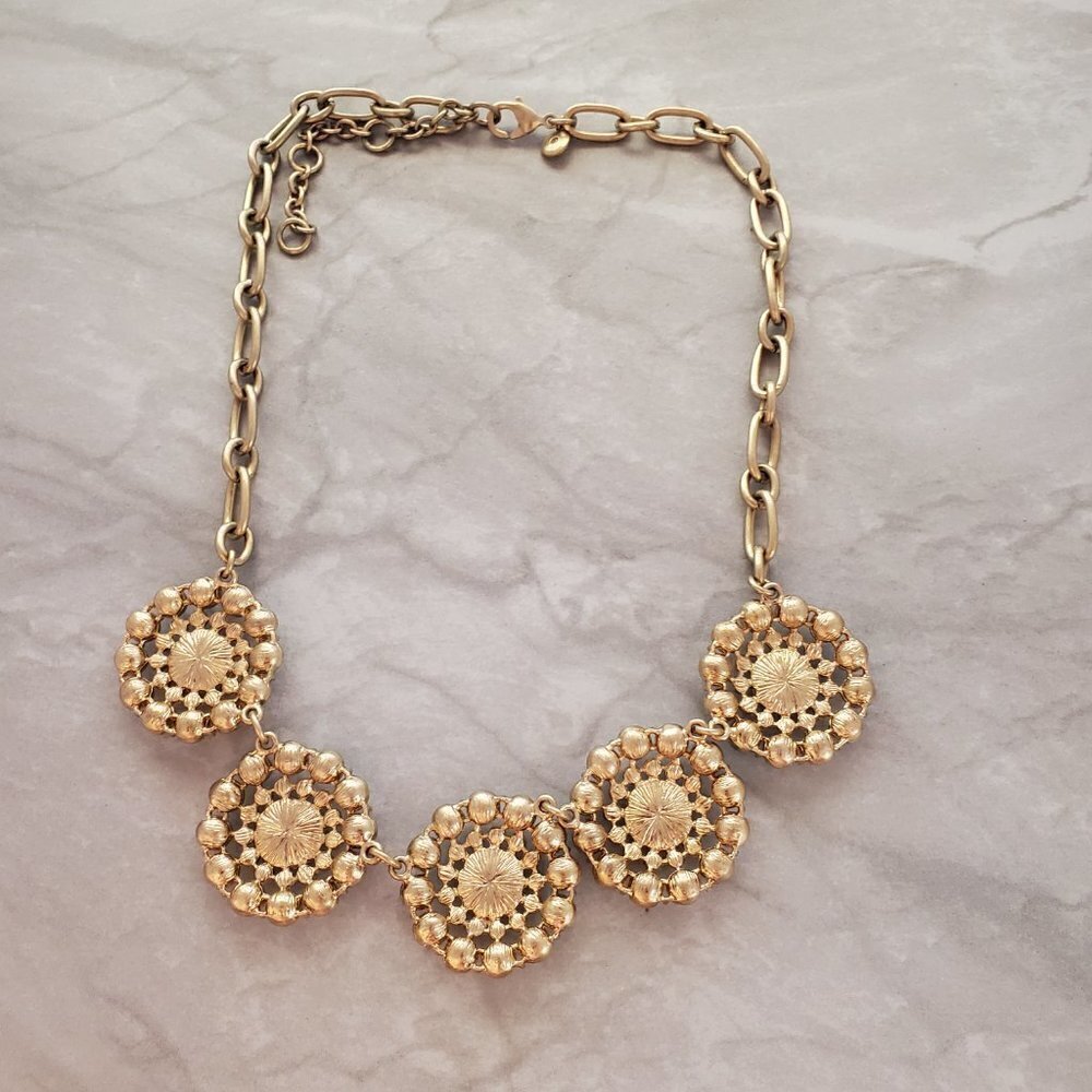 ✨ J.Crew Classic Rhinestones Pave Crystal Medallion Statement Necklace ✨ - Picture 10 of 16